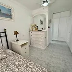 - Spacious Beachside Apartamento *