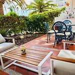 - Spacious Beachside Apartamento *
