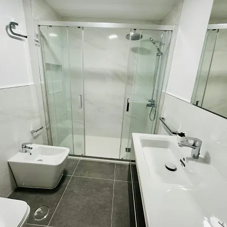 - Spacious Beachside Daire *