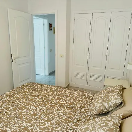 Playa Del Cura - Spacious Beachside Apartment