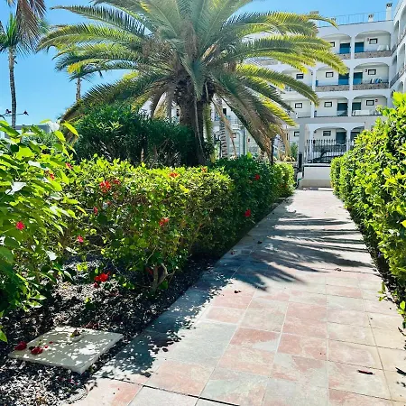 Playa Del Cura - Spacious Beachside Apartment